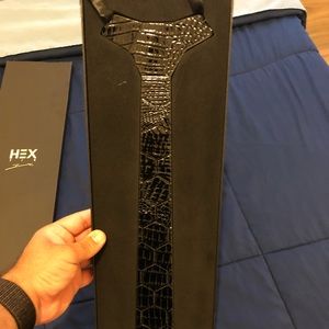 Hex tie crocodile leather